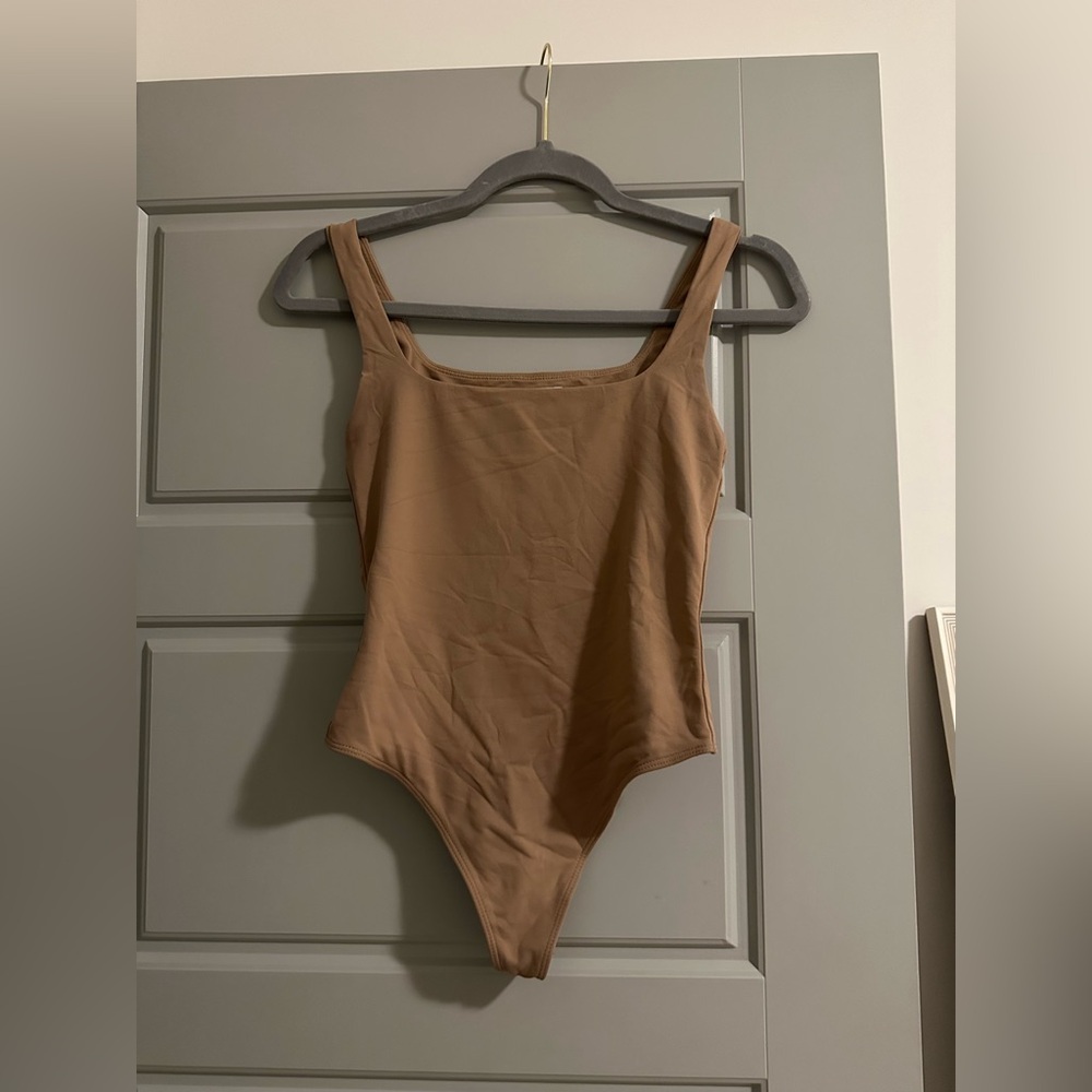 Aritzia Babaton Bodysuit